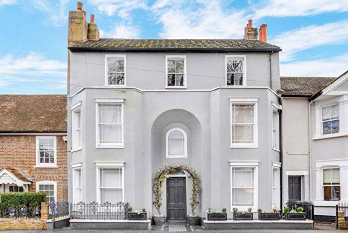 2 Bedroom Flat To Rent In French Street, Lower Sunbury, TW16
