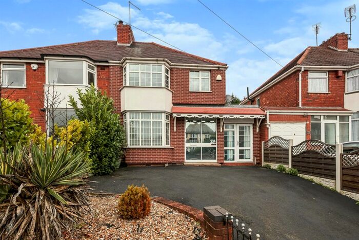 4 Bedroom Property To Rent In Stourbridge Road, Halesowen, B63