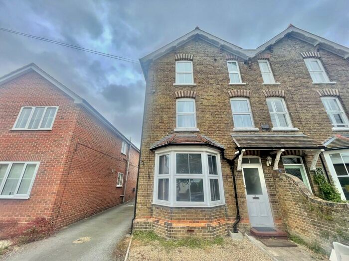 2 Bedroom Maisonette To Rent In St James Avenue, Ongar, CM5