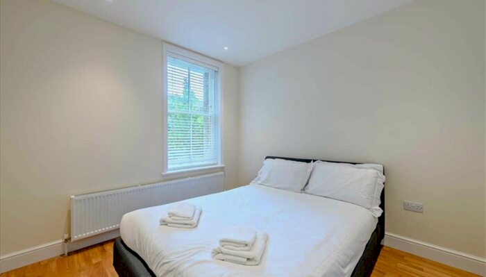 2 Bedroom Flat To Rent In Hamlet Gardens, London, W6