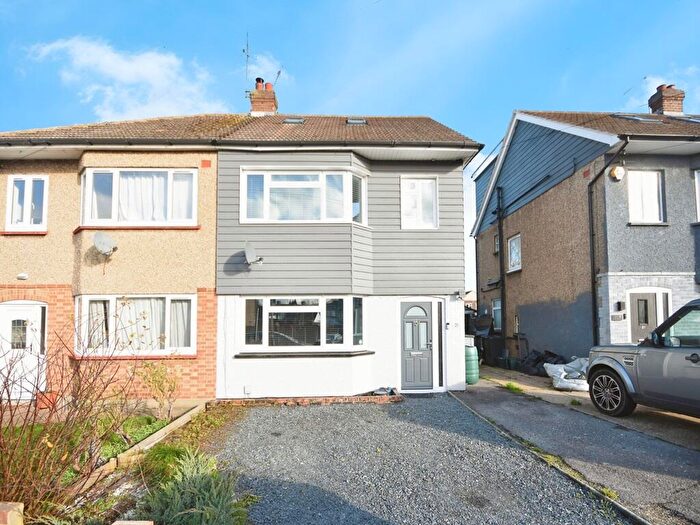 5 Bedroom Semi-Detached House For Sale In Langdale Gardens, Chelmsford, CM2