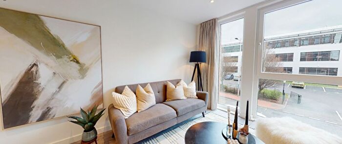 1 Bedroom Flat To Rent In Dumballs Road, Cardiff, CF10