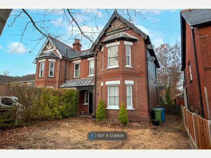 2 Bedroom Flat To Rent In North Camp, Farnborough GU14