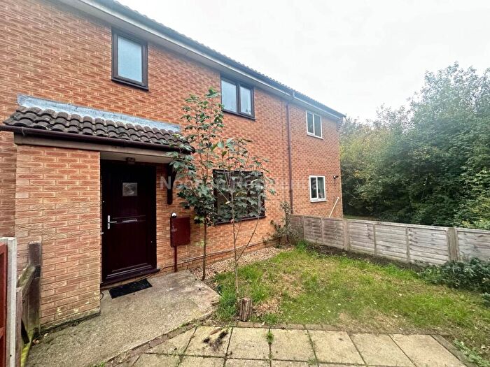 2 Bedroom Cluster House To Rent In Cornwallis Drive, Eaton Socon, PE19