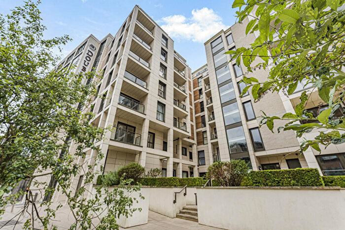 2 Bedroom Apartment For Sale In River Walk, Kingston Upon Thames, KT2