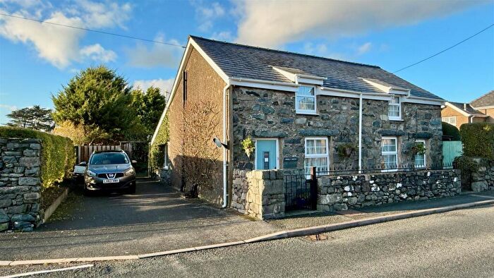 2 Bedroom Detached House For Sale In Harlech, LL46