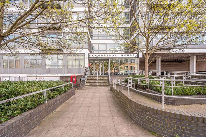 2 Bedroom Flat For Sale In New Park Road, Brixton, London, SW2