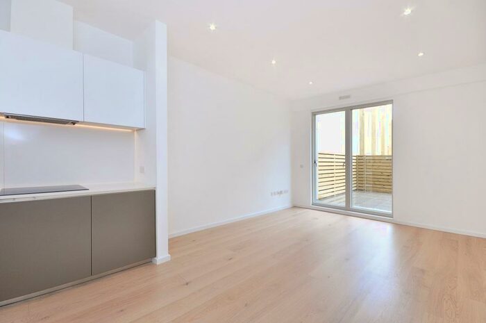 2 Bedroom Apartment To Rent In Balham Hill Clapham South, SW12