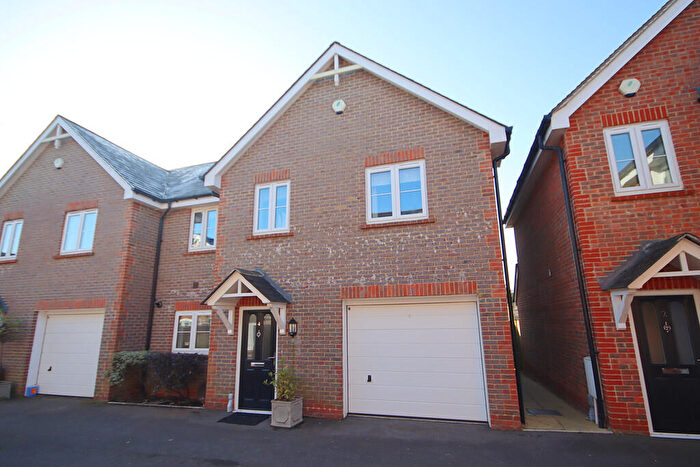 4 Bedroom End Of Terrace House For Sale In Station View, Billingshurst, RH14