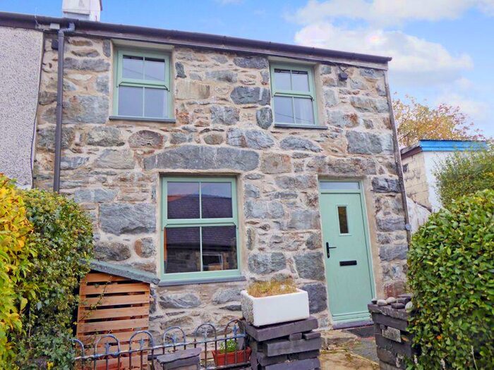 3 Bedroom Semi-Detached House For Sale In Bethesda, LL57