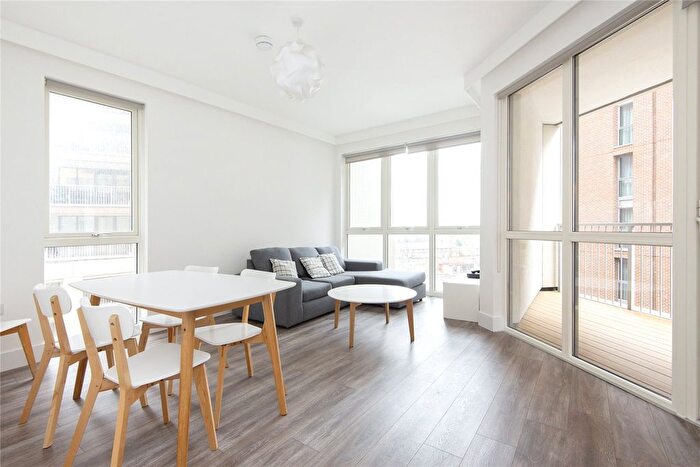 2 Bedroom Flat To Rent In Silvertown Way, Canary Wharf, E16