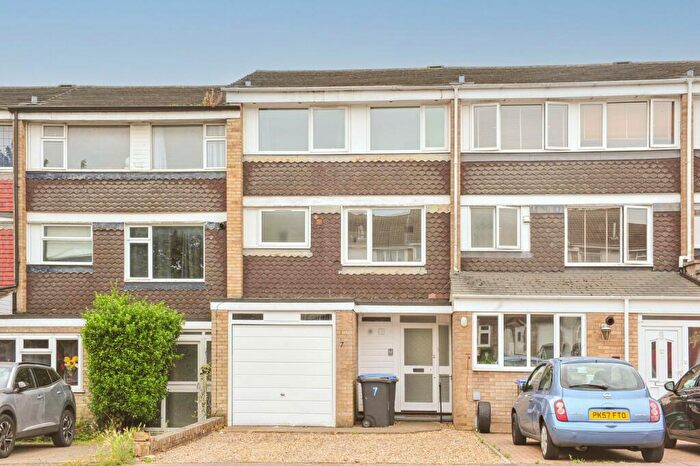 4 Bedroom House To Rent In Washington Avenue, Hemel Hempstead, HP2