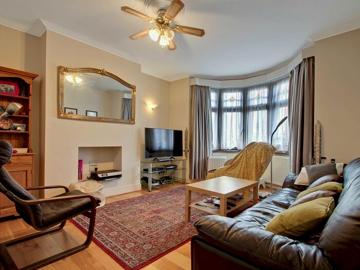 6 Bedroom Semi-Detached House To Rent In Greenford Road, Harrow, HA1