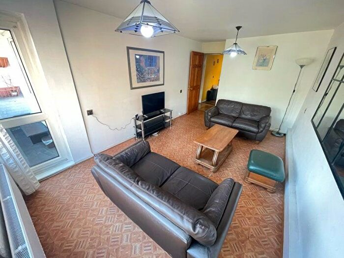 1 Bedroom Flat To Rent In Cowdenbeath Path, London, N1