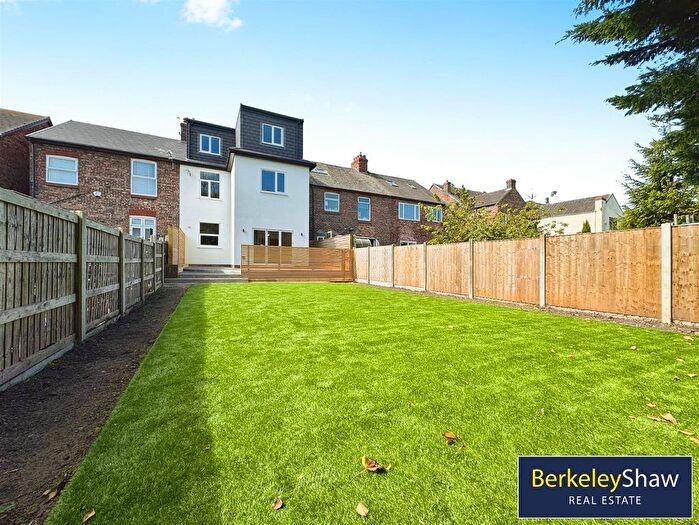 6 Bedroom Semi-Detached House For Sale In Glenwyllin Road, Waterloo, Liverpool, L22