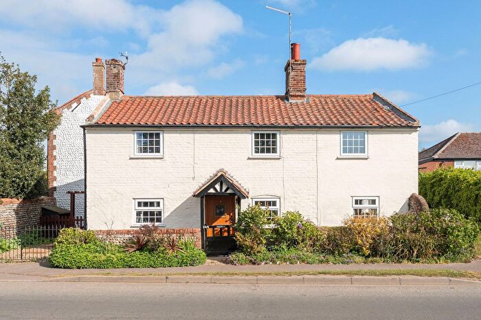 3 Bedroom Cottage For Sale In Walcott Road, Bacton, NR12