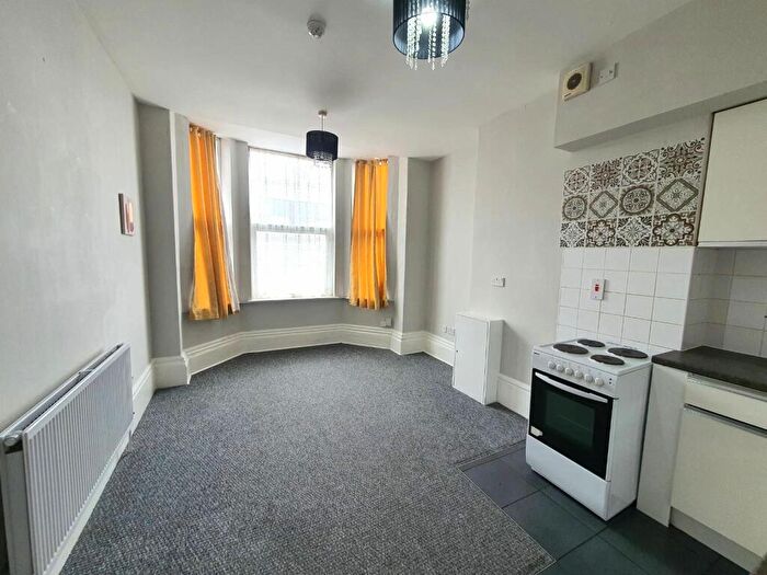 1 Bedroom Flat To Rent In Flat, Balby Road, Balby, Doncaster, DN4