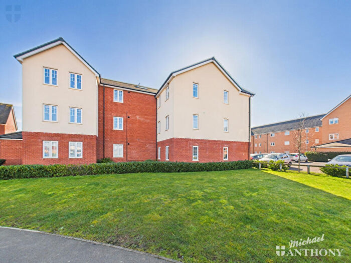 2 Bedroom Flat For Sale In Elton Close, Aylesbury, Buckinghamshire, HP18