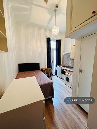 Studio To Rent In Callcott Road, London, NW6