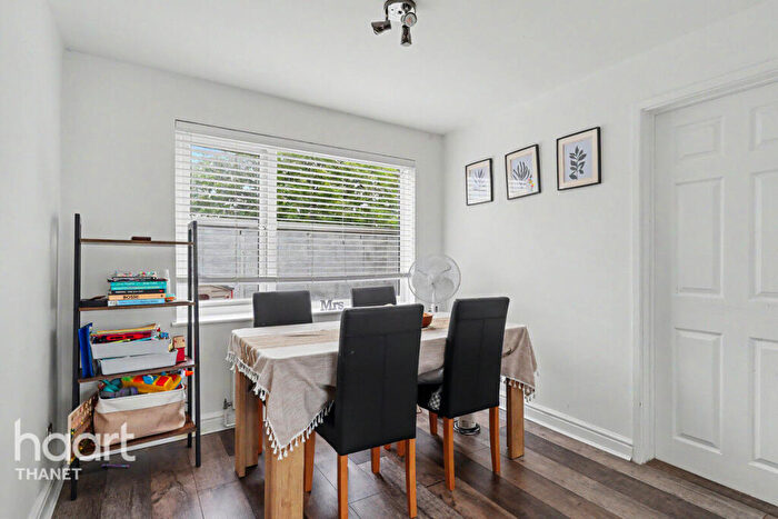 3 Bedroom Semi-Detached House For Sale In Barn Close, Canterbury, CT3