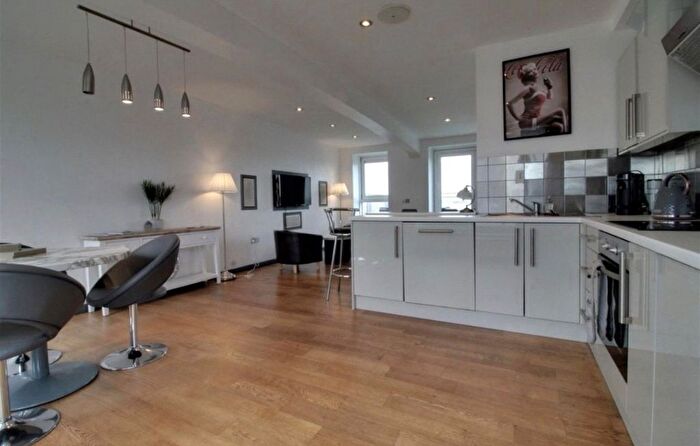 3 Bedroom Flat To Rent In Warstone Lane, Birmingham, West Midlands, B18