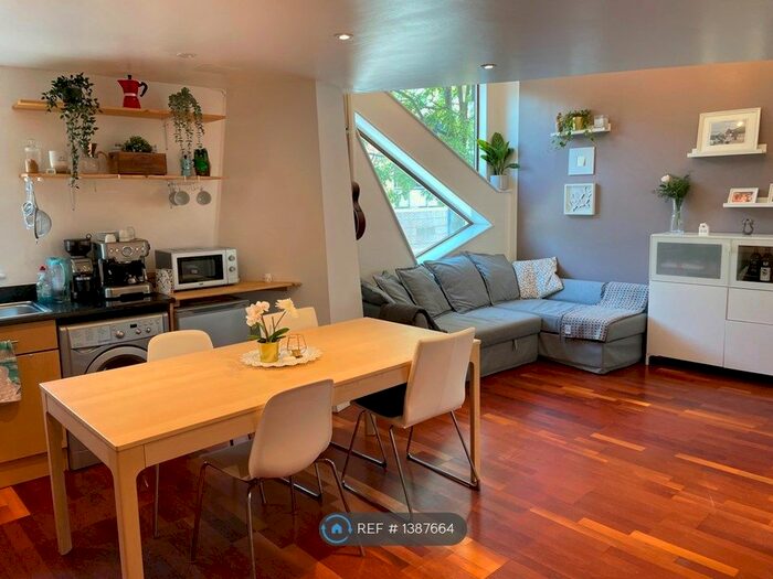 2 Bedroom Flat To Rent In Rope Street, London, SE16