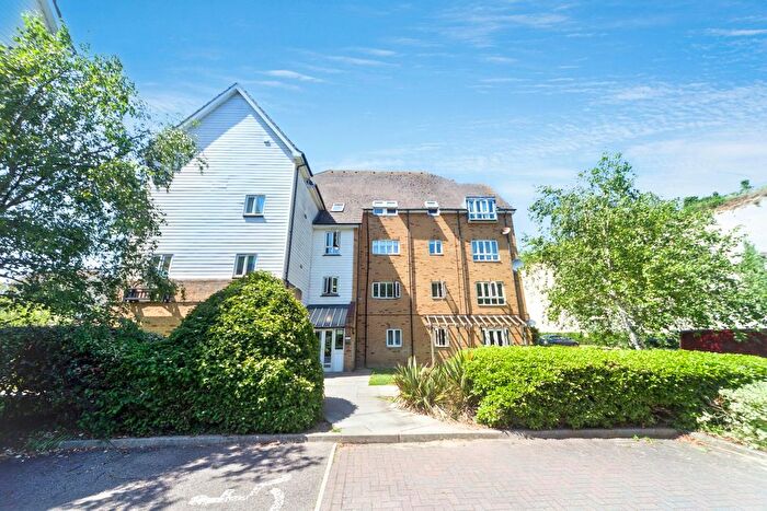 2 Bedroom Flat For Sale In Waterside, Gravesend, DA11