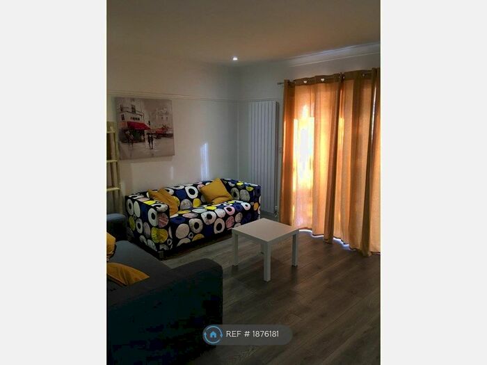 6 Bedroom Semi-Detached House To Rent In Ripstone Gardens, Southampton, SO17