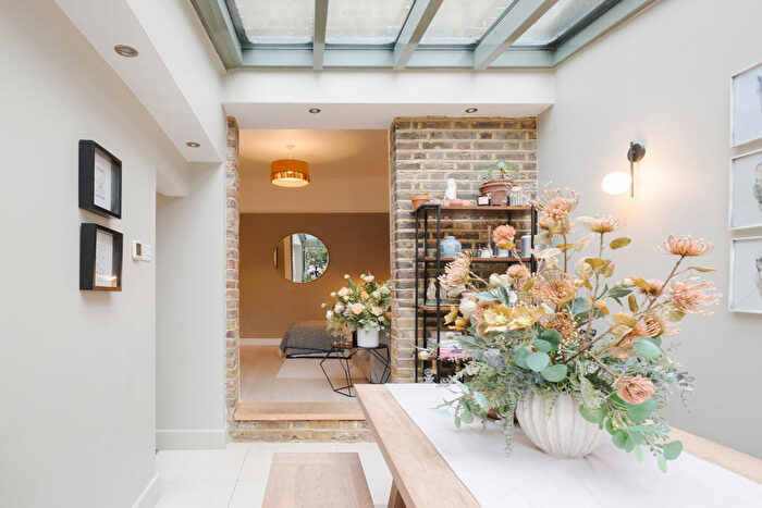 2 Bedroom Flat For Sale In Eburne Road, London, N7