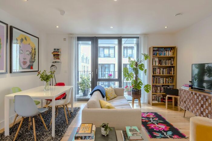 2 Bedroom Flat To Rent In Faraday Road, London, W10