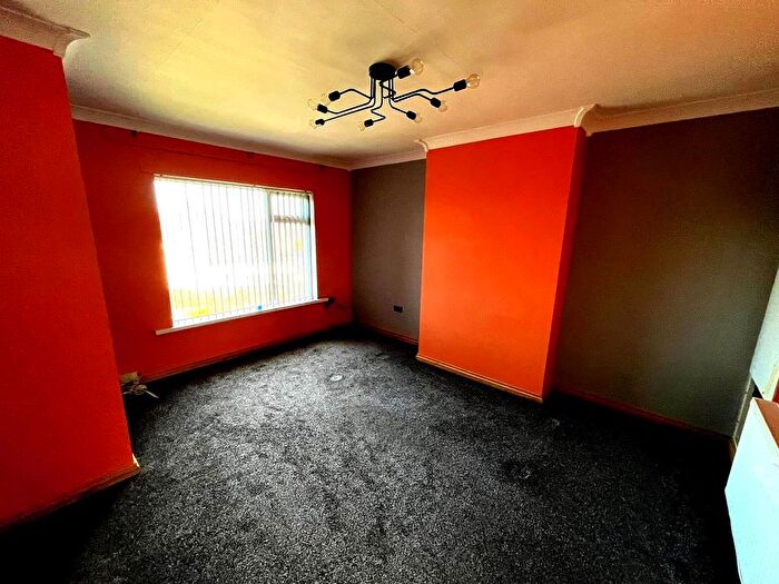 2 Bedroom Flat For Sale In Everest Avenue, Wrose, Shipley, BD18