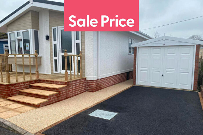 2 Bedroom Park Home For Sale In Newark, Nottinghamshire, NG22