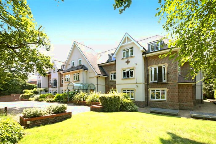 2 Bedroom Apartment To Rent In - Station Road, Beaconsfield, HP9