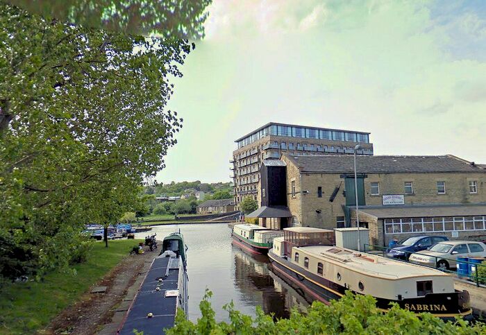 1 Bedroom Flat To Rent In Huddersfield Road, Brighouse, HD6