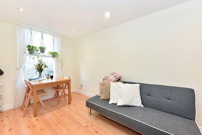 1 Bedroom Flat To Rent In North End Road, West Kensington, London, W14