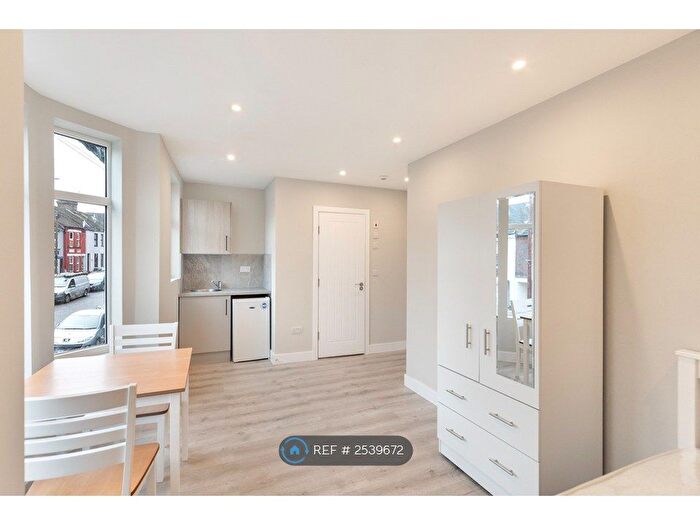 Studio To Rent In Crawley Road, Luton, LU1