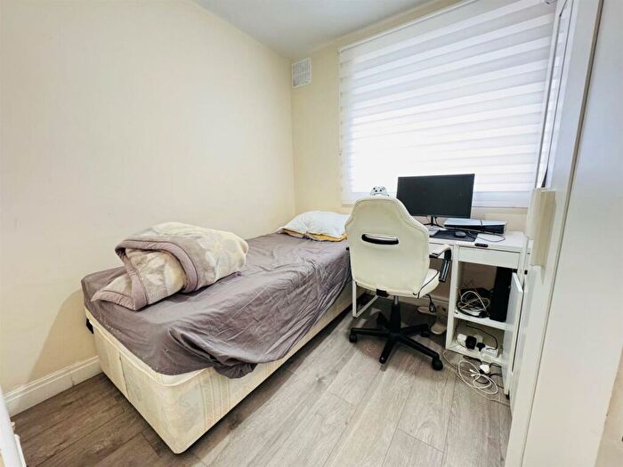 3 Bedroom Terraced House For Sale In Abbots Road, Edgware, HA8