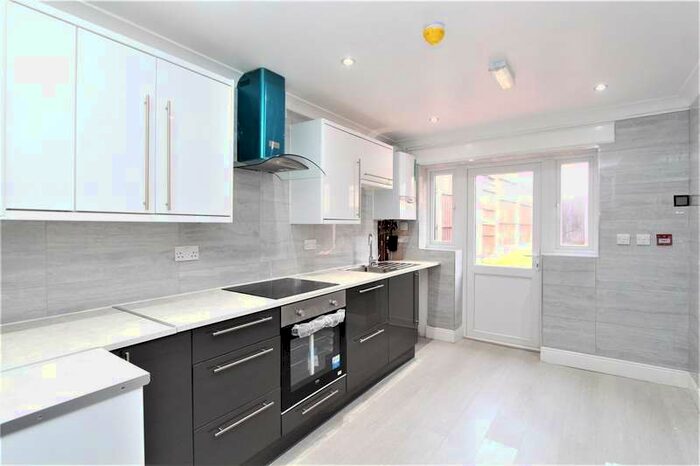 5 Bedroom Semi-Detached House To Rent In Highfield Close, London, NW9
