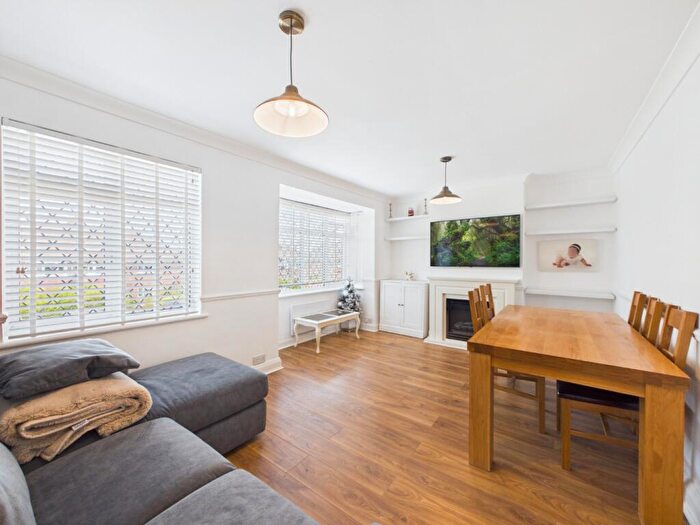 2 Bedroom Flat For Sale In West Wickham, Kent, BR4