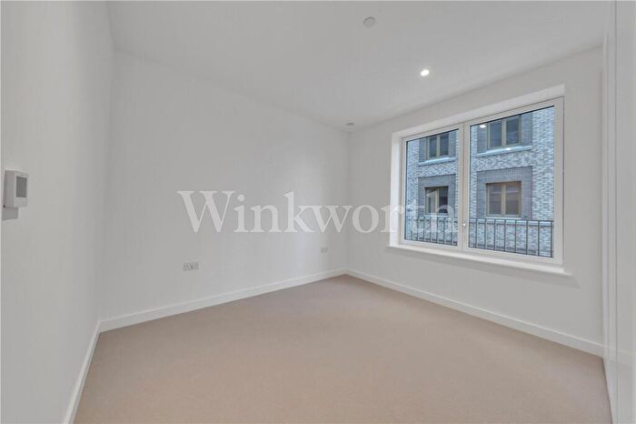 2 Bedroom Apartment To Rent In Ribbon Lane, London, NW2