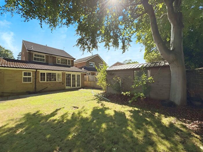 3 Bedroom Detached House To Rent In Latham Court, Gomersal, BD19