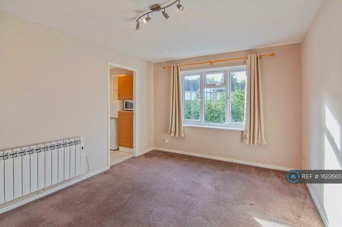 1 Bedroom Flat To Rent In Rochester Close, Nuneaton, CV11