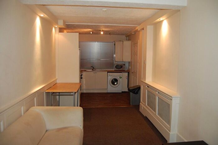 4 Bedroom Apartment To Rent In Doric House, Mace Street, E2