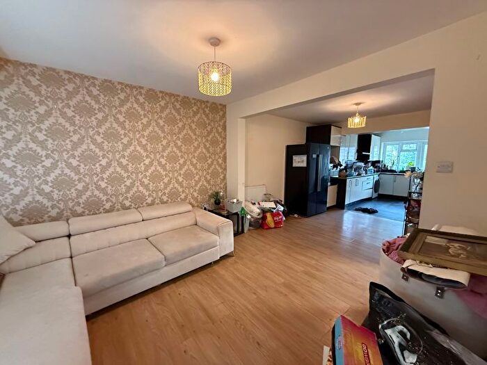 4 Bedroom Semi-Detached House To Rent In Waltham Avenue, Hayes, UB3