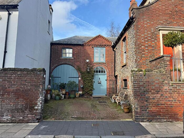 1 Bedroom Terraced House For Sale In Tarrant Street, Arundel, BN18