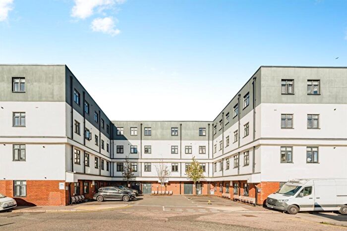 1 Bedroom Apartment For Sale In Cambridge Place, Aylesbury, HP20