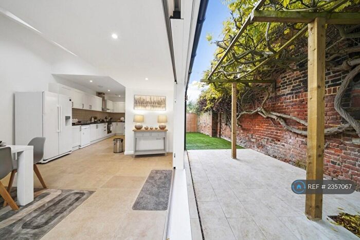 5 Bedroom Terraced House To Rent In High Street, Eton, Windsor, SL4