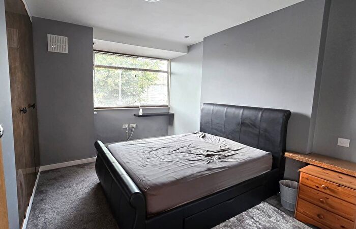 2 Bedroom Semi-Detached House To Rent In Fourth Avenue, Luton, LU3
