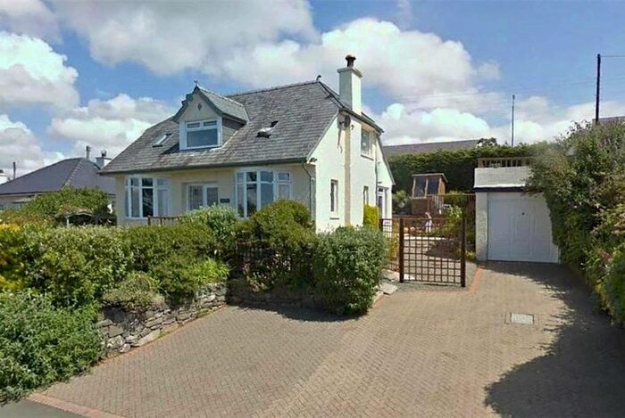 2 Bedroom Bungalow For Sale In Old Llanfair Road, Harlech, LL46