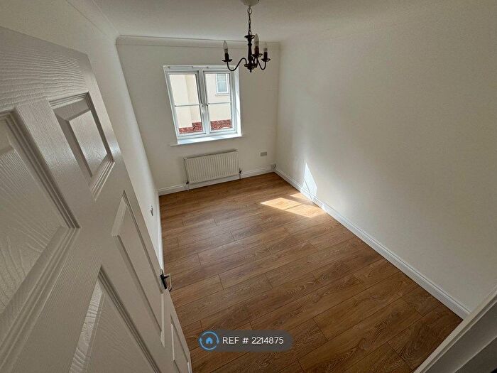 2 Bedroom Flat To Rent In Wimborne Road, Bournemouth, BH10